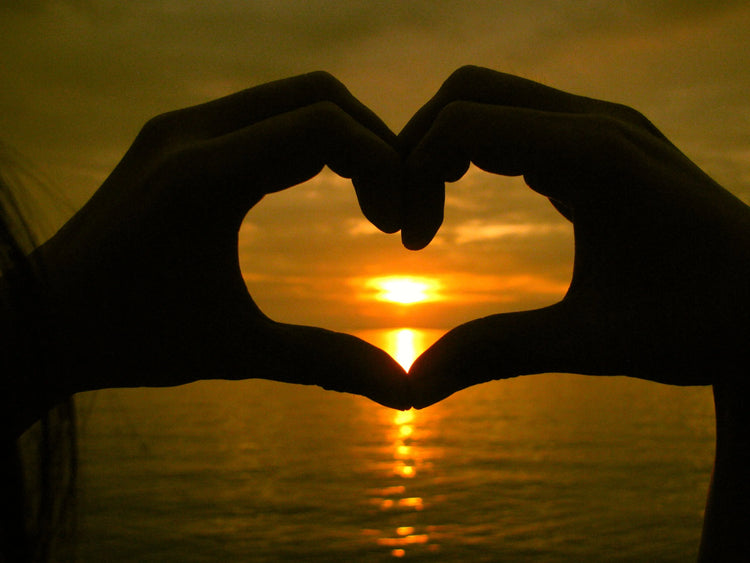 heart_hand_ff33fc05-4a92-4a8e-965d-b089009bea15-Vicky's Natural Skincare